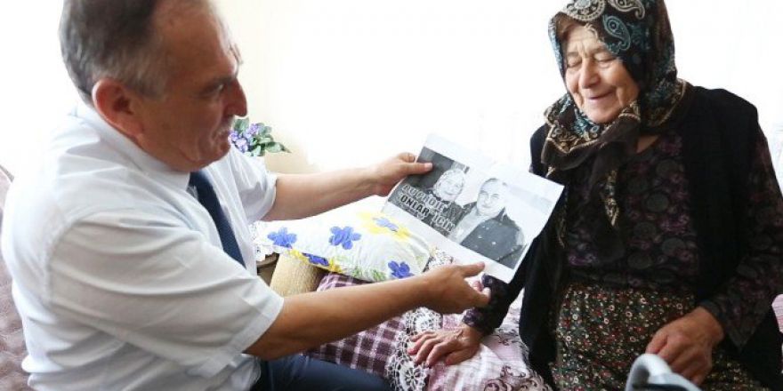 Başkan’la Çektirdiği Fotoğraflı Yıllarca Yastığın Altında Sakladı