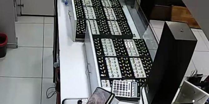Kuyumcudan Hırsızlık Yapan Çocuklar Kamerada