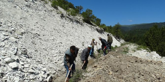 Sulama Kanallarının Temizliğini Vatandaşlar Yapıyor