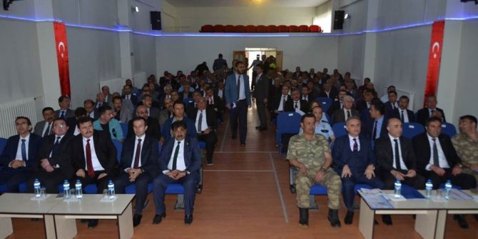 Vali Arslantaş, Otlukbeli Ve Çayırlı İlçesindeki Muhtarlar İle Bir Araya Geldi