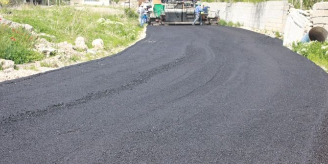 Edremit’te Yol Asfaltlama Seferberliği