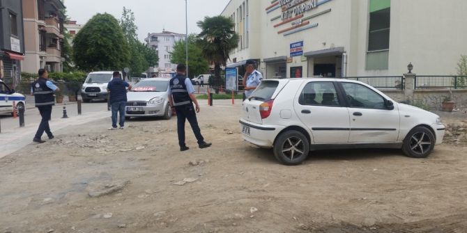 Her Boş Arsa Park Yeri Olarak Kullanılıyor