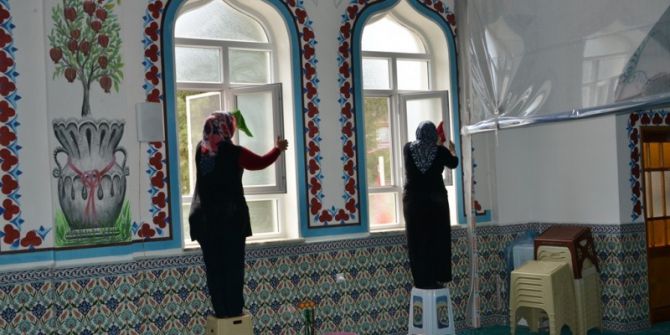 Gediz Belediyesi Camilerde Genel Temizlik Çalışması Başlattı