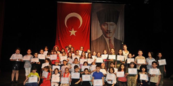 “Adam Olacak Çocuk” Adlı Tiyatro Oyunu Sahnelendi