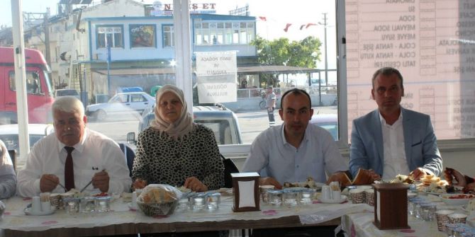 Lapseki Hem Çardak Beldesinde Veda Yemeği Düzenledi