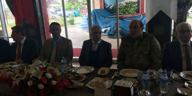 Mahkumlar, Devlet Ve İş Adamlarıyla Yemekte Buluştu