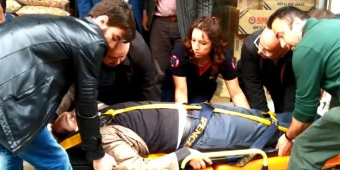 İş Yeri Sahibi Yük Asansörünün Altında Kaldı