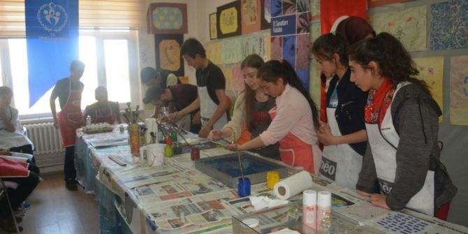 Üniversite Öğrencilerinden Ortaokul Öğrencilerine ‘Kendini Keşfet’ Projesi