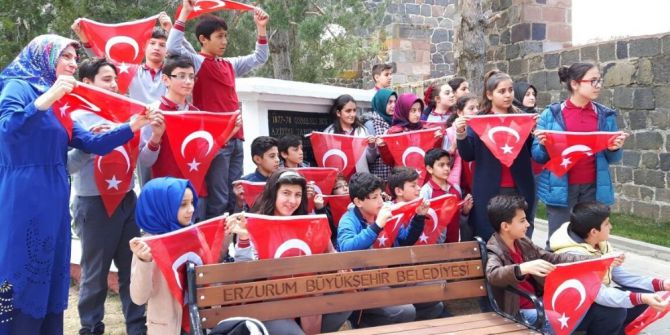 Nene Hatun’u Kabri Başında Andılar