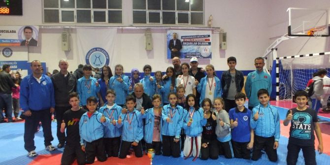 Büyükşehirli Tekvandocular Balıkesir’de Madalyaya Doydu