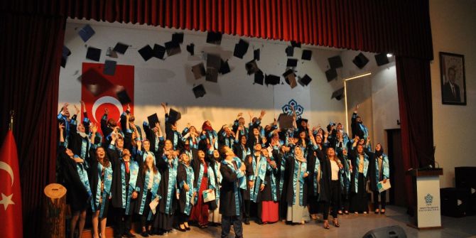 Neü İlk Mezunlarını Törenle Uğurladı