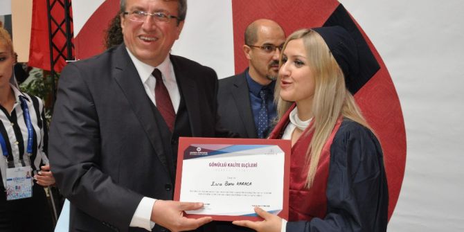 Açıköğretim Fakültesinden Mezunlar İçin Ödül Töreni