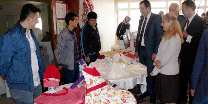 Engelli Öğrencilerin Yıl Sonu Sergisi Beğeni Topladı