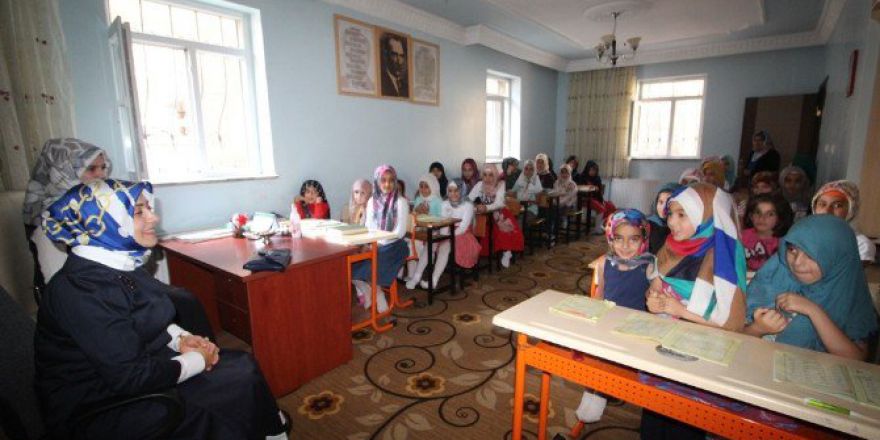 Vali Işın’ın Eşinden Kur’an Kursu Ziyareti