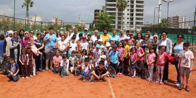 Erdemli Belediyesi’nin Düzenlediği Tenis Turnuvası Sona Erdi