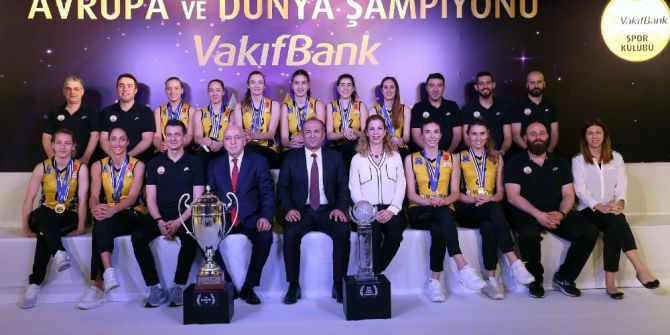 Avrupa Ve Dünya Şampiyonu Vakıfbank, Basınla Buluştu