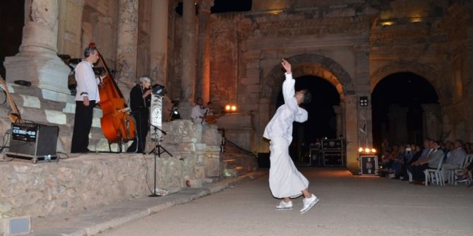 Efes Antik Kenti’nde “Göklerde Konuşulan Aşk”