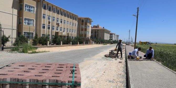 Adıyaman Belediyesinden Okul Yoluna Kaldırım Çalışması
