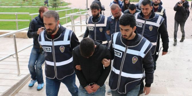 Atm’ye Kart Kopyalama Cihazı Yerleştirilen 4 Şüpheli Yakalandı