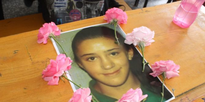 Kalp Krizinden Ölen Kızın Arkadaşları Masasını Çiçeklerle Donattı