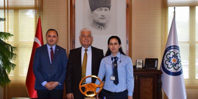 Büyükşehir’in Başarılı Kadın Şoförü Ayın Kaptan Şoförü Seçildi