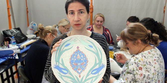 Çini Sanatı Kadın Kursiyerlerin Ellerinde Hayat Buluyor