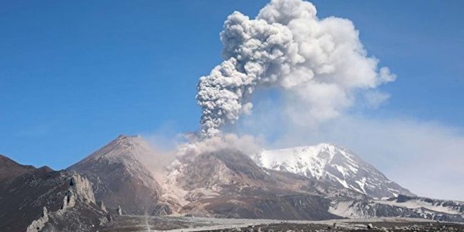 Rusya’da Yanardağ 6 Kilometre Yüksekliğe Laf Püskürttü