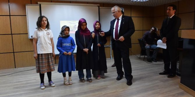 Vali Tuna Hilvanlı Öğrencilere Çeyrek Altın Hediye Etti