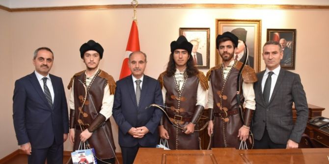 Şampiyonlardan Vali Aktaş’a Ziyaret