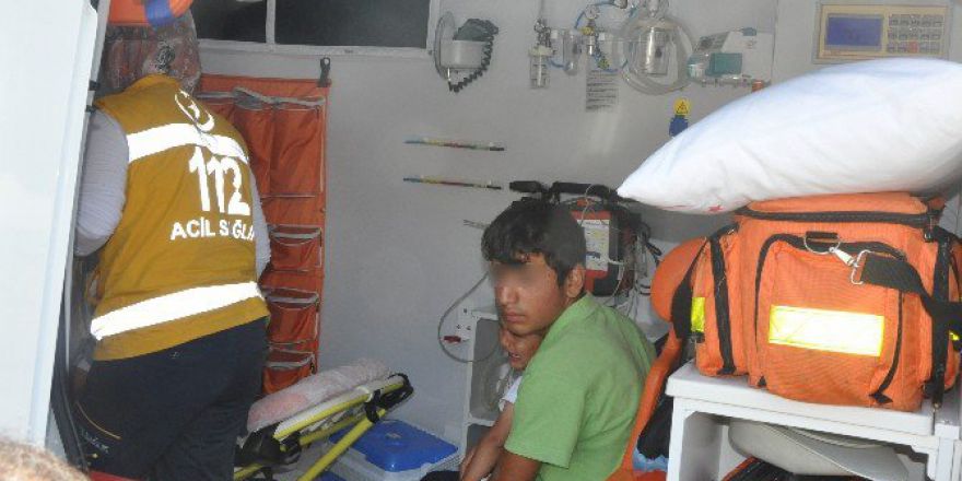 Tekirdağ’da Otomobil Elektrikli Bisiklete Çarptı: 3 Yaralı