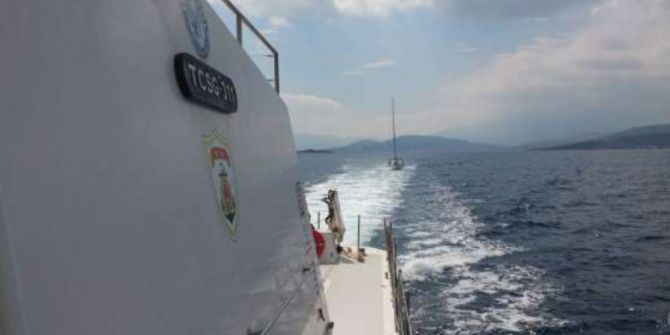 Sahil Güvenlik Kuşadası Körfezi’nde Arızalanan Teknedeki 2 Kişiyi Kurtardı