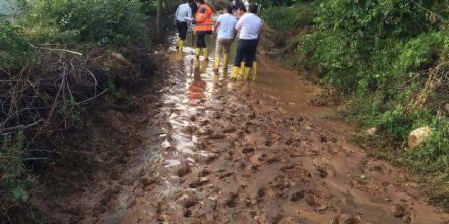 Antalya’da Sağanak Yağış Sele Neden Oldu