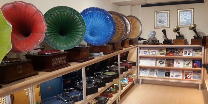 6 Bin Taş Plak Ve 135 Gramofonda Saklı Mazi