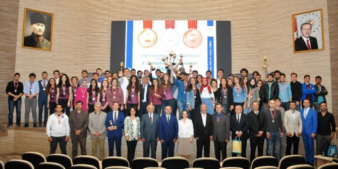 Neü’de 5. Geleneksel Spor Şenlikleri Ödül Töreni Yapıldı