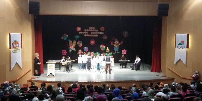 Suriyeli Ve Türk Öğrencilerden Muhteşem Gösteri