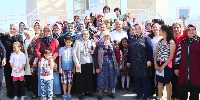 Okuma Yazma Bilmeyen Kadınlar Azmederek Öğrendiler