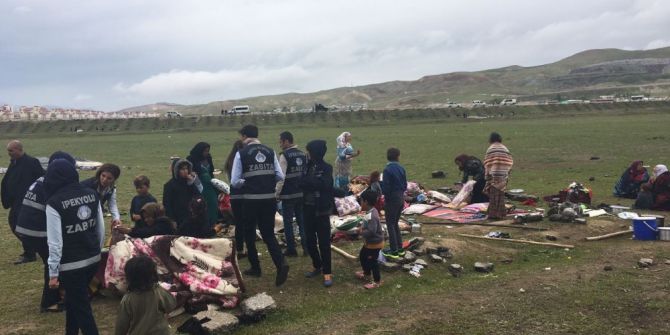 İpekyolu Belediyesinden Seyyar Satıcı Ve Çadır Operasyonu