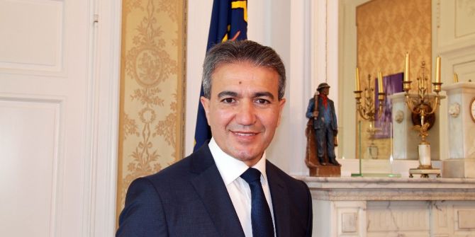 Belçika’da Türk Kökenli Vekil, Başörtülü Kadınların İşe Alınması Konusunu Tartışmaya Açtı