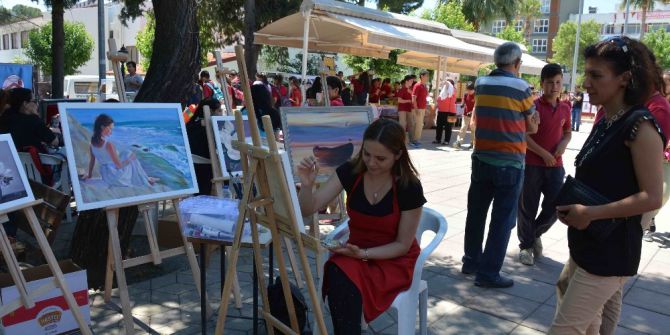 Ortaca’da Öğretmen Ve Öğrencilerden Canlı Performans Resim Çalışması