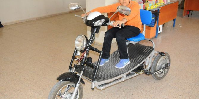 Engelli Ve Yaşlılar İçin Atık Malzemeden Elektrikli Araç Yaptı