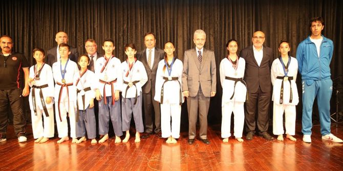 El Emeği Göz Nuru Eserler Sincan’da Görücüye Çıktı