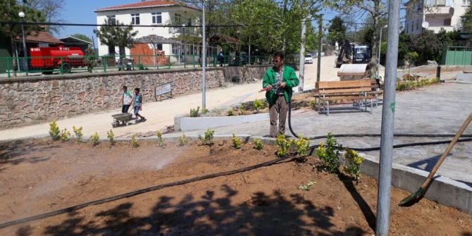 İzmit’te Yeşil Alanlar İlaçlanıyor