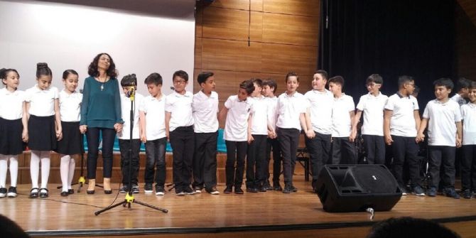 Küçük Şairlere Büyük Alkış