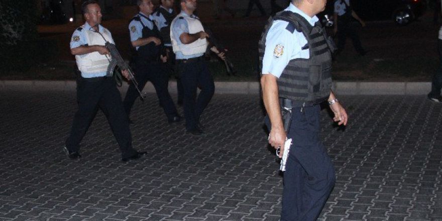 Adana’da Silahlı Saldırı: 3 Polis Ve 1 Vatandaş Yaralı