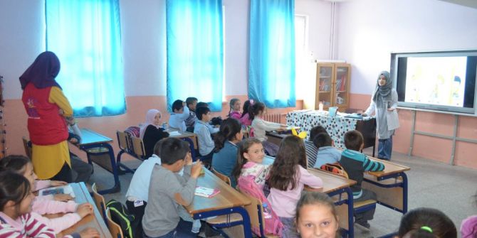 Afyonkarahisar Gençlik Merkezi Salar İlkokulu’nda Öğrencilerle Bir Araya Geldi