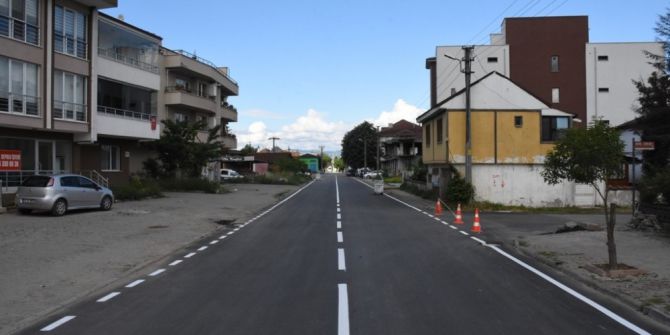 Asfaltlanan Cadde Ve Sokaklara Yol Çizgileri Çiziliyor