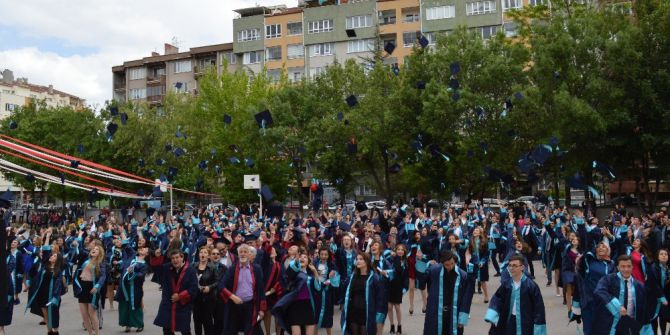 Ticaret Lisesi’nde Mezuniyet Coşkusu
