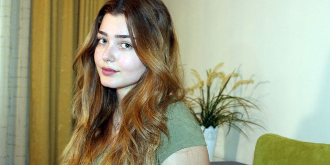 Üzeri Kartonla Örtülen Rögar Deliğine Düşen Genç Kız: