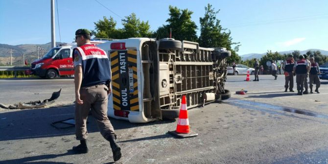 İzmir’de Öğrenci Servisi Devrildi: 11 Yaralı
