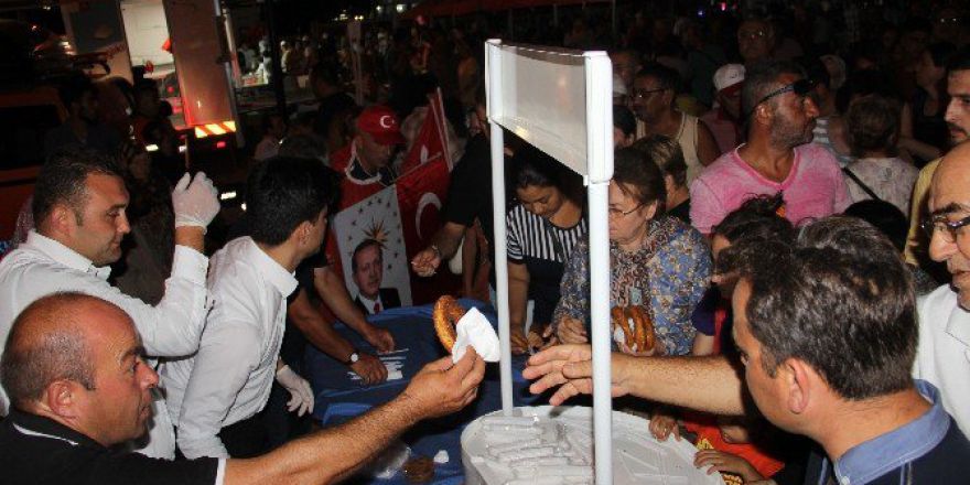 Çanakkale’de Demokrasi Nöbeti Sürüyor